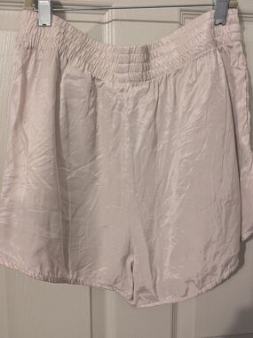 H&M Light Beige Krinkle-Look Elastic Waist Shorts